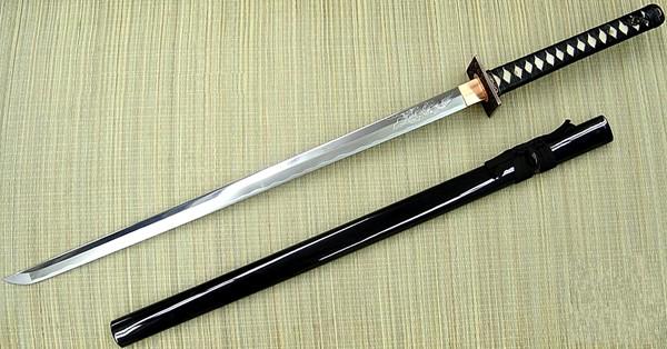 http://www.swordsoftheeast.com/ProductImages/masahiro/samurai-swords-masahiro-tsunami-nin-to-katana.jpg